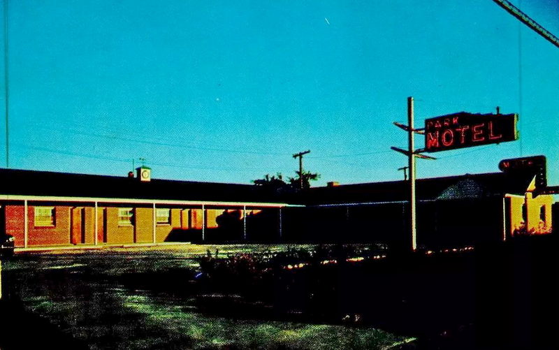 Park Motel - Vintage Postcard